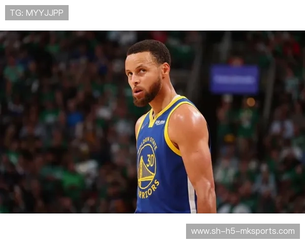 勇士力克太阳，库里28分成关键人物，勇士 库里