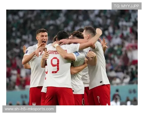 球员在国家队表现出色被俱乐部列入重点观察名单，国家队球员足球