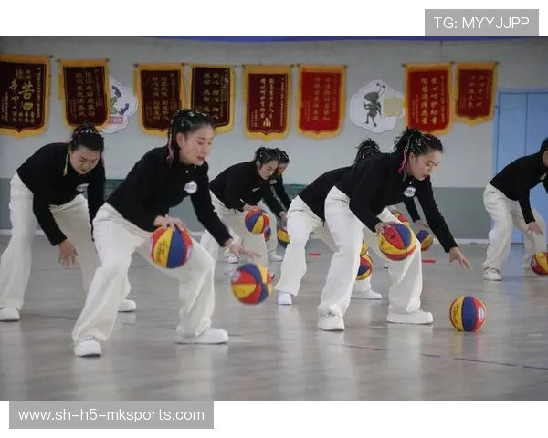 球队战术板公开课吸引青少年教练参与，战术板app篮球