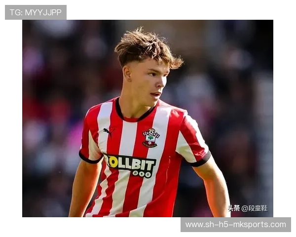 曼联签下19岁新星,激烈竞争首发位置 曼联签下19岁新星,激烈竞争首发位置